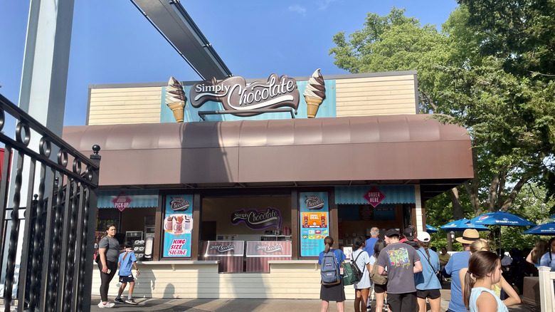 Exterior of ice cream parlor