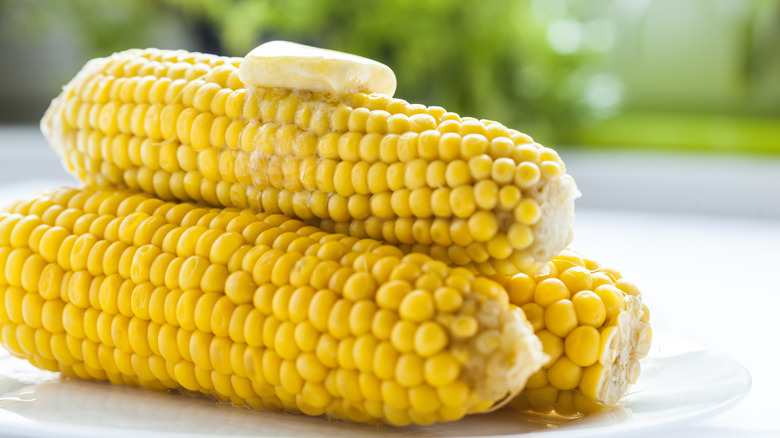 Pile of corn on the cob