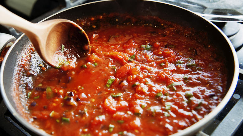 fresh tomato sauce with basil