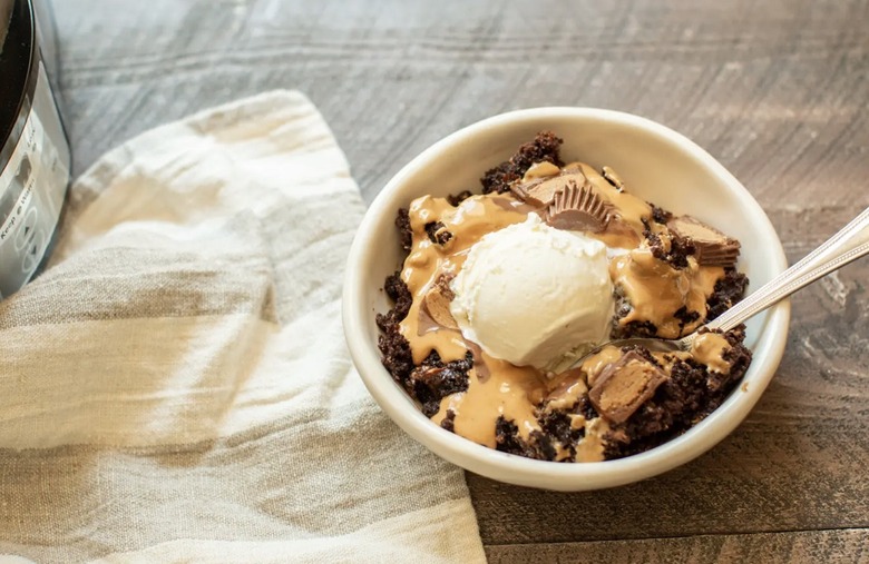 Slow Cooker Peanut Butter Chocolate Cake 