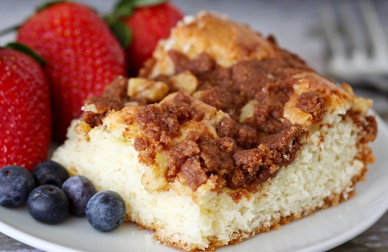 Cinnamon Sour Cream Coffee Cake 