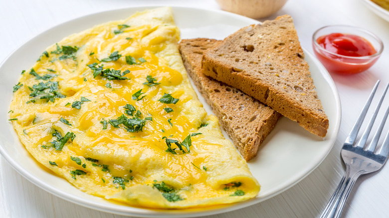 omelet served with toast