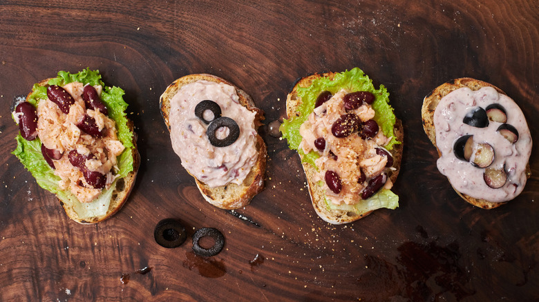 Tuna and olives on toast