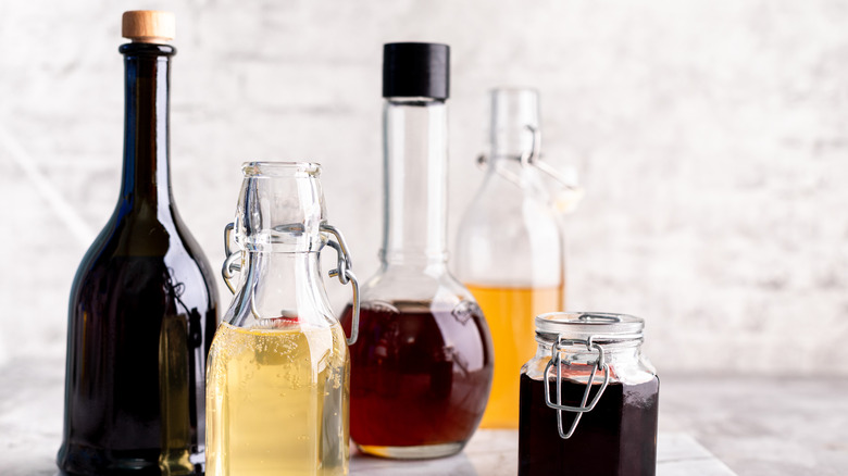 Different kinds of vinegar