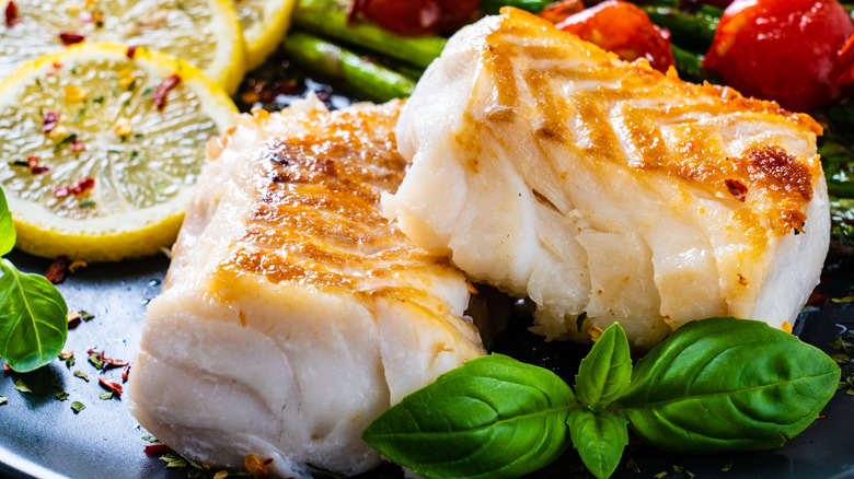 Grilled cod with lemon