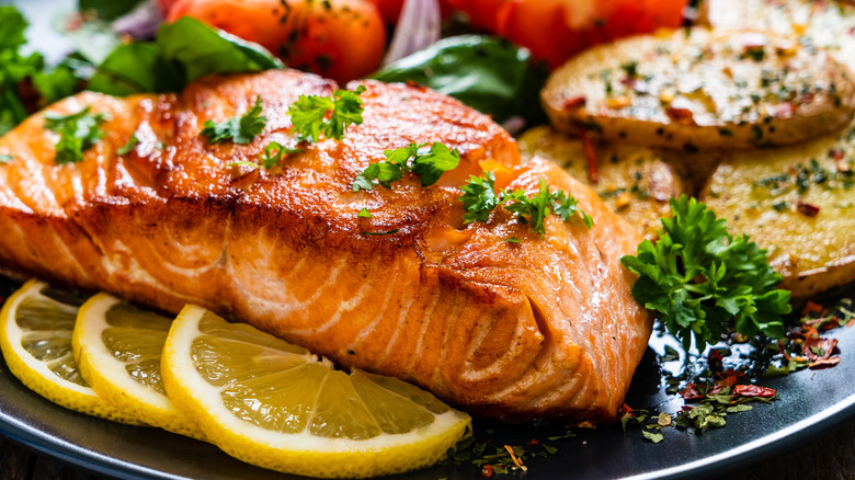 Crispy salmon with lemon