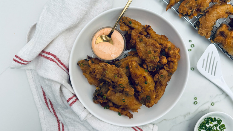 fried mushrooms with dip