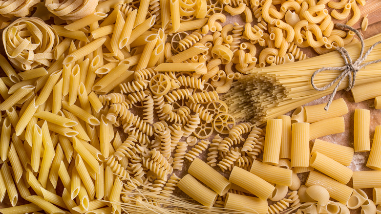 various types of dried pasta