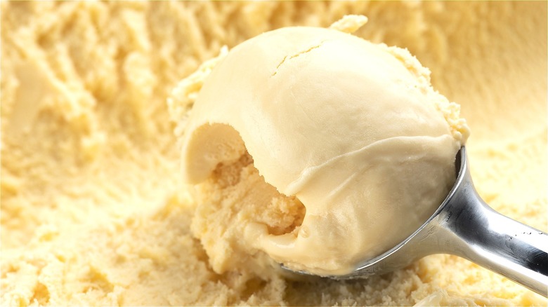 Metal scoop with vanilla ice cream 