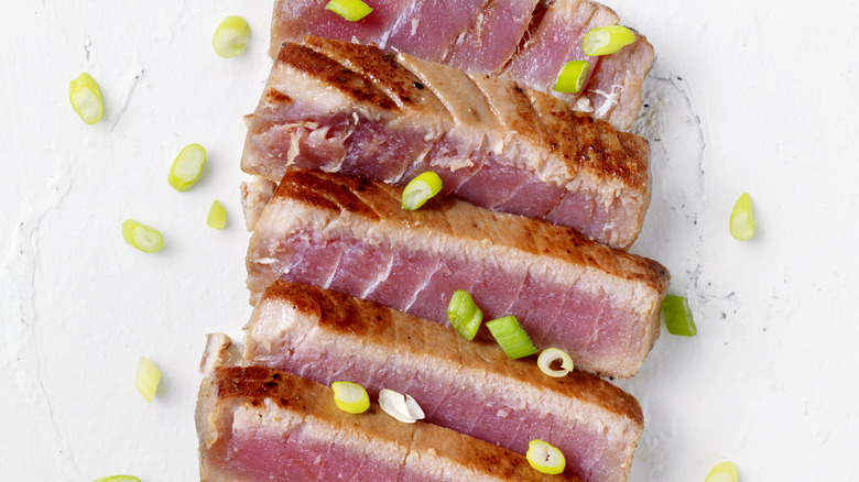 Tuna steak with green onion