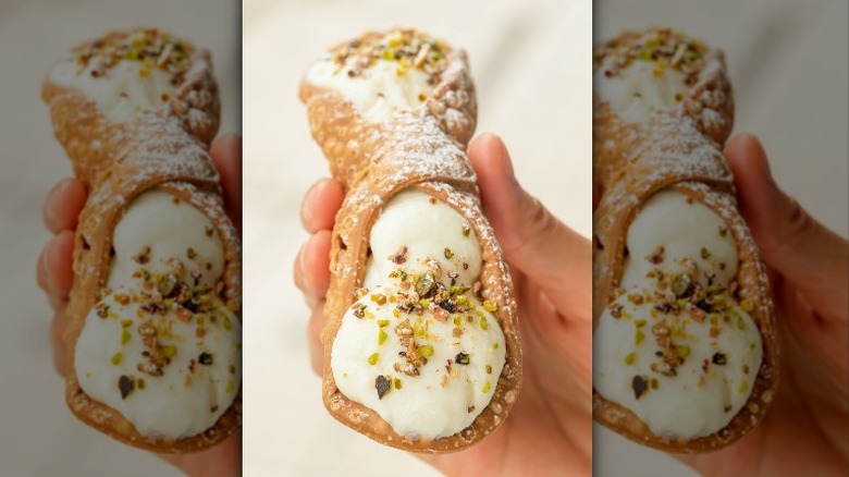 Cannoli in hand