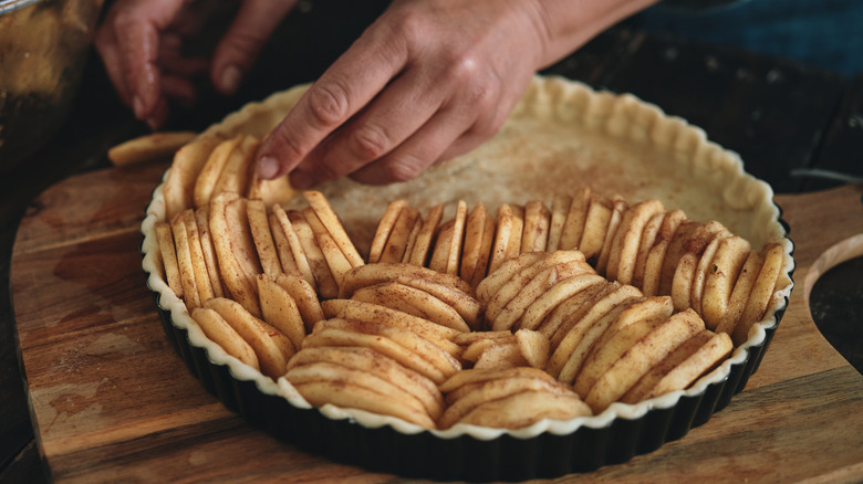 Putting together an apple pie