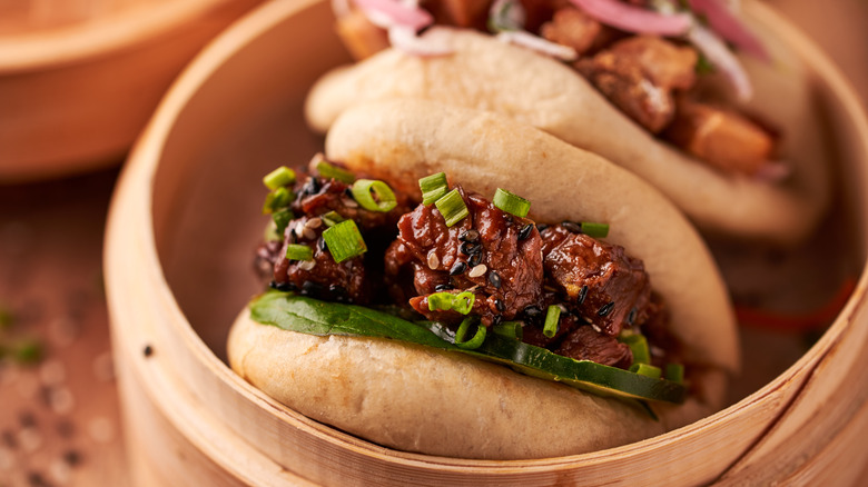 gua bao in steamer