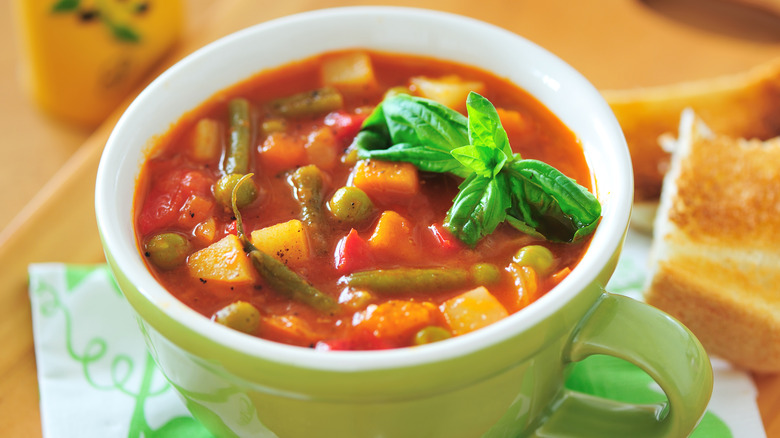 vegetable minestrone soup in mug