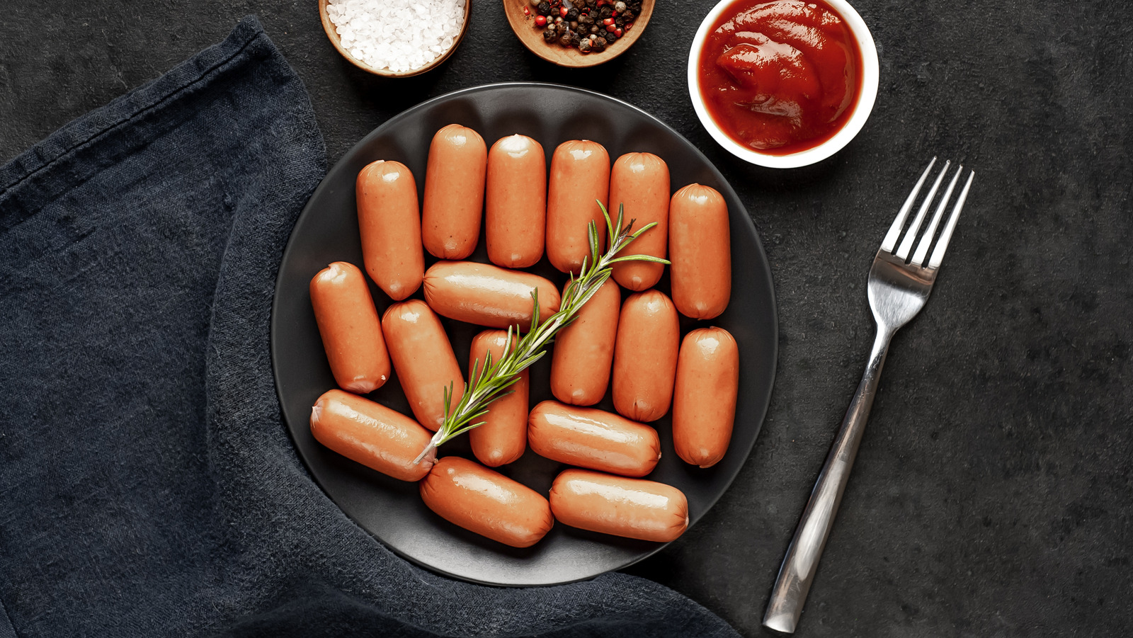 https://www.thedailymeal.com/img/gallery/canned-vienna-sausages-are-all-you-need-for-sophisticated-cocktail-franks/l-intro-1699562359.jpg