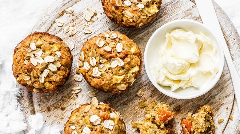 carrot muffins with oats