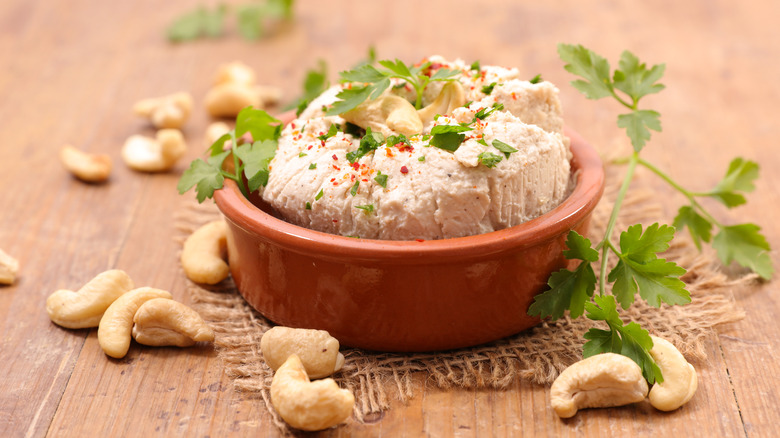 Cashew cream with parsley and spices 