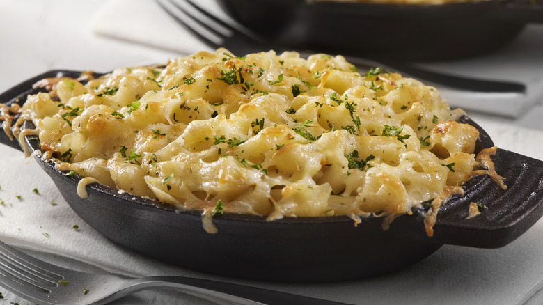 Black bowl filled with mac and cheese