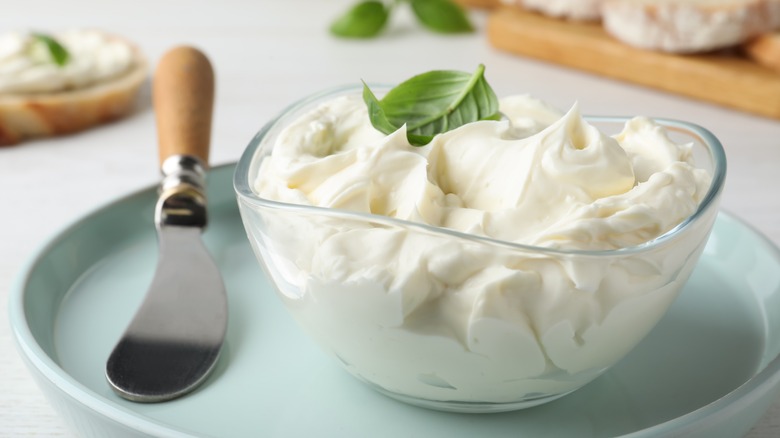 crème fraiche in a bowl