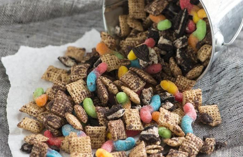 Gummy Worms Chex Mix