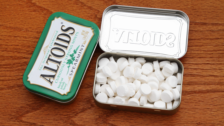 Spearmint Altoids in a box on wood table