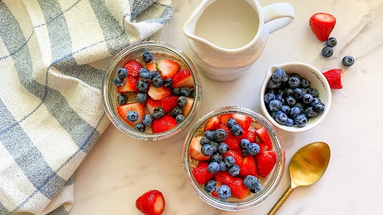 overnight oats with fruit 