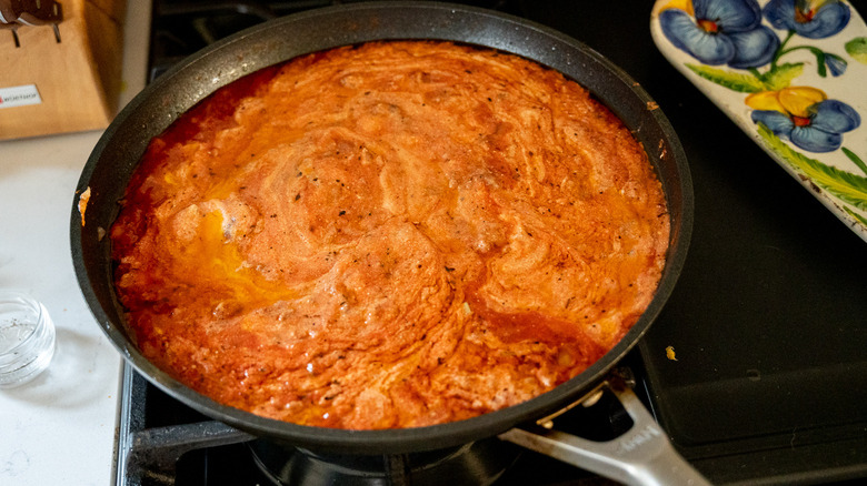 tomato sauce in pan 