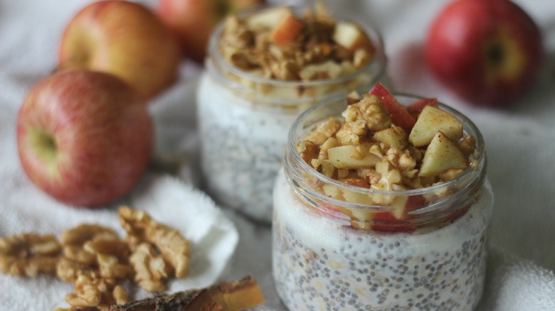 Overnight oats with fruit and nuts