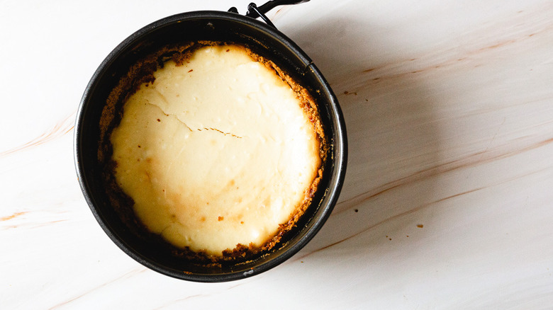 baked cheesecake in tin