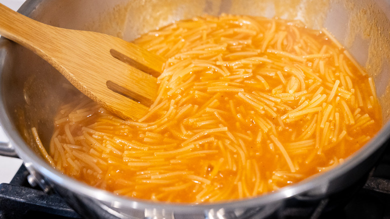 thickened fideos in saucepan