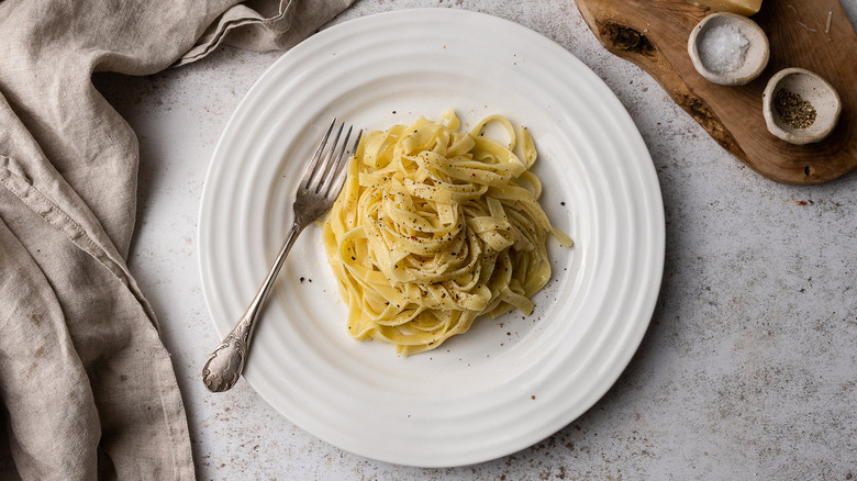 alfredo-sauced pasta on plate