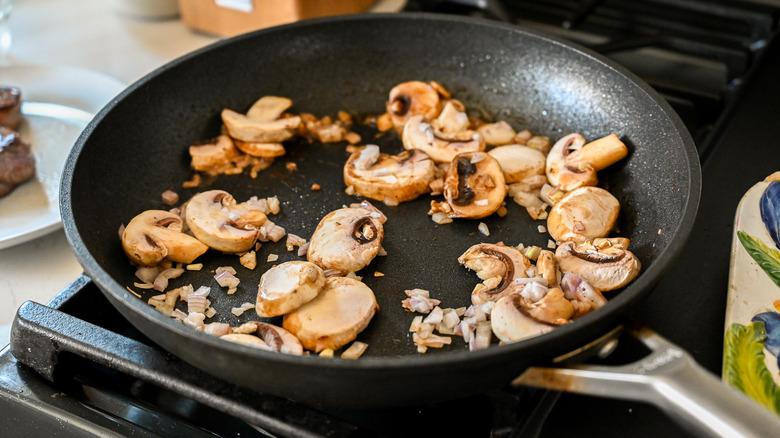 mushrooms in pan 