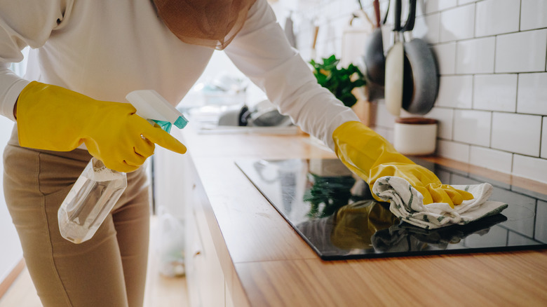 cleaning glass stovetop