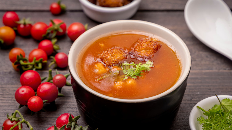 Tuscan tomato soup with bread