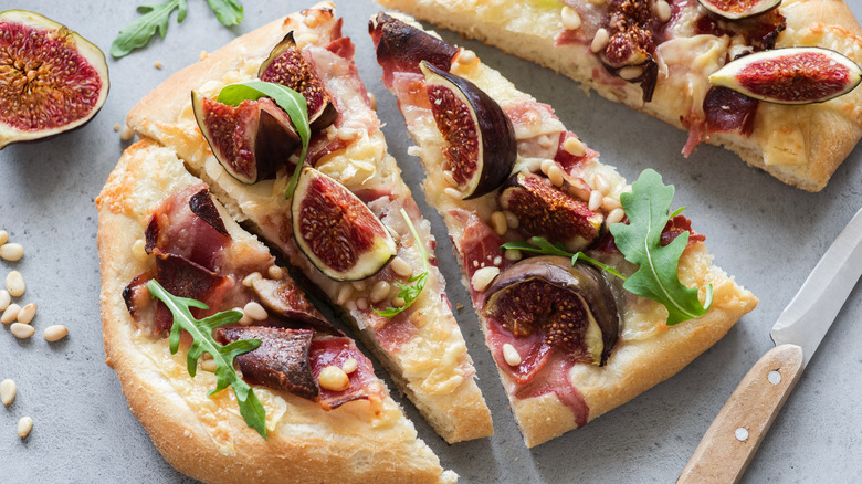 white pizza topped with figs