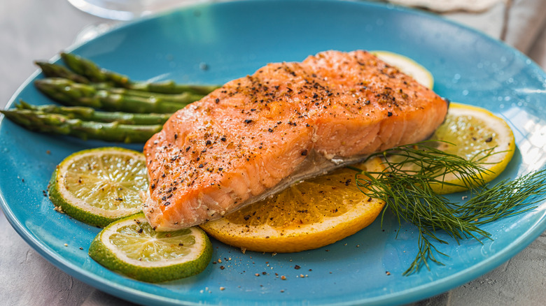 Seasoned salmon filet with asparagus