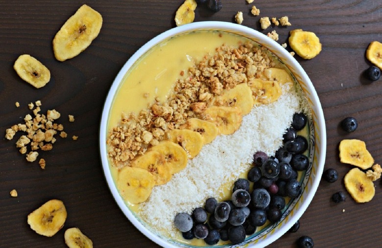 Tropical Smoothie Bowl with Dairy-Free Yogurt 