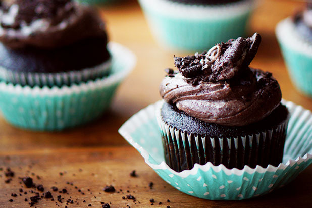 Foodess — Moist Chocolate Cupcakes with Oreo Cream Cheese Frosting