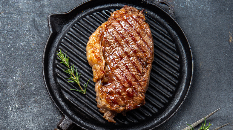 https://www.thedailymeal.com/img/gallery/common-myths-about-cooking-steak-you-need-to-know/intro-1664285731.jpg