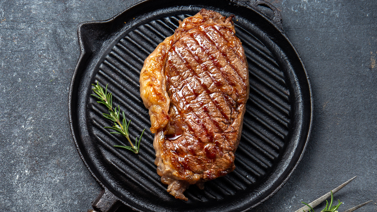 https://www.thedailymeal.com/img/gallery/common-myths-about-cooking-steak-you-need-to-know/l-intro-1664285731.jpg
