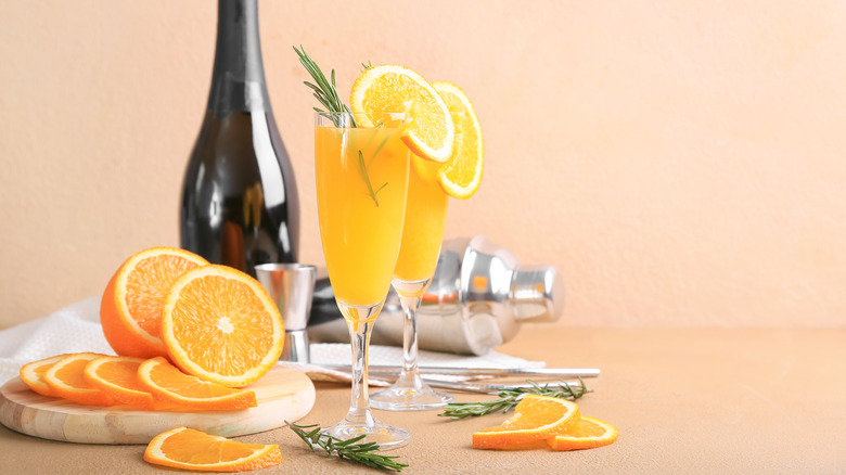 mimosa with oranges and champagne 