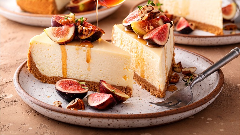 Ricotta cheesecake with fresh figs 