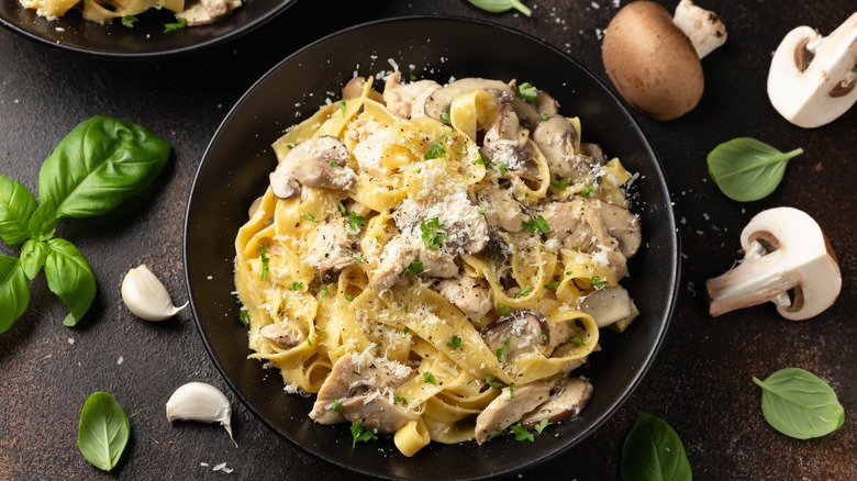 Creamy pasta with mushrooms