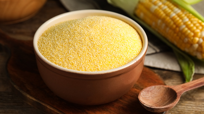 Cornmeal in brown bowl