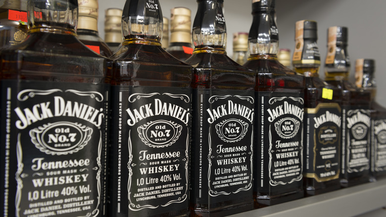 botol jack daniels di rak