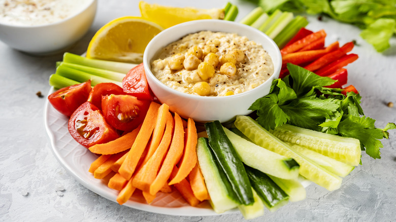 veggie and hummus platter