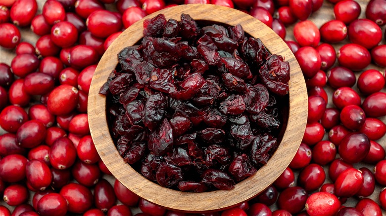 Fresh and dried cranberries in bowl 