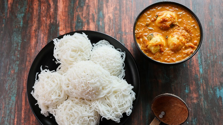 Egg curry and idiyappam