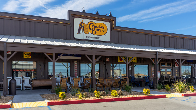 Cracker Barrel exterior 