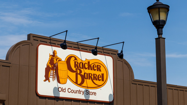 Cracker Barrel exterior 